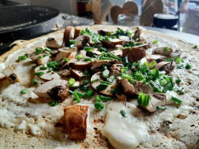 Crêpe Isabelle mit Crème fraîche und Kräutern Crêpe Isabelle mit Crème fraîche und Kräutern
